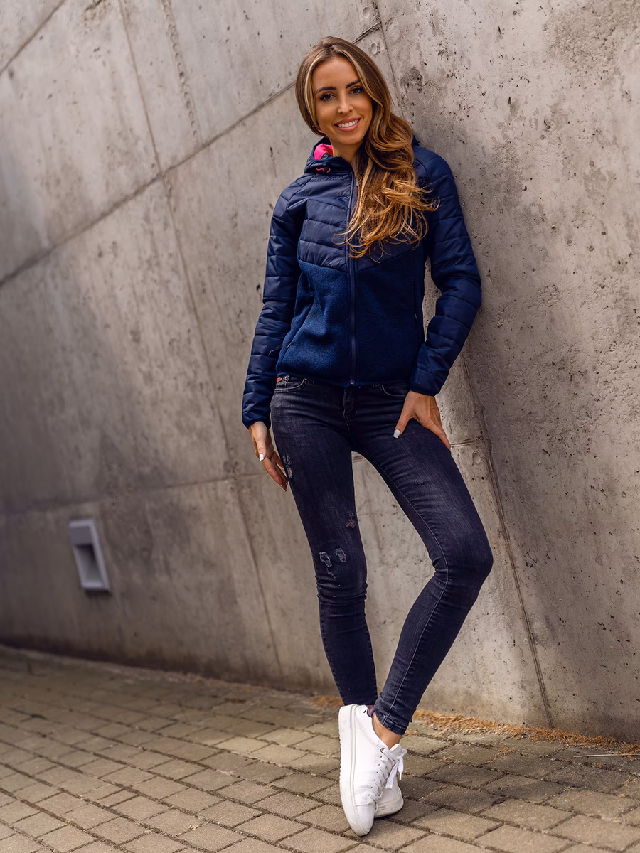 Czy sportowa kurtka pasuje do sukienki?