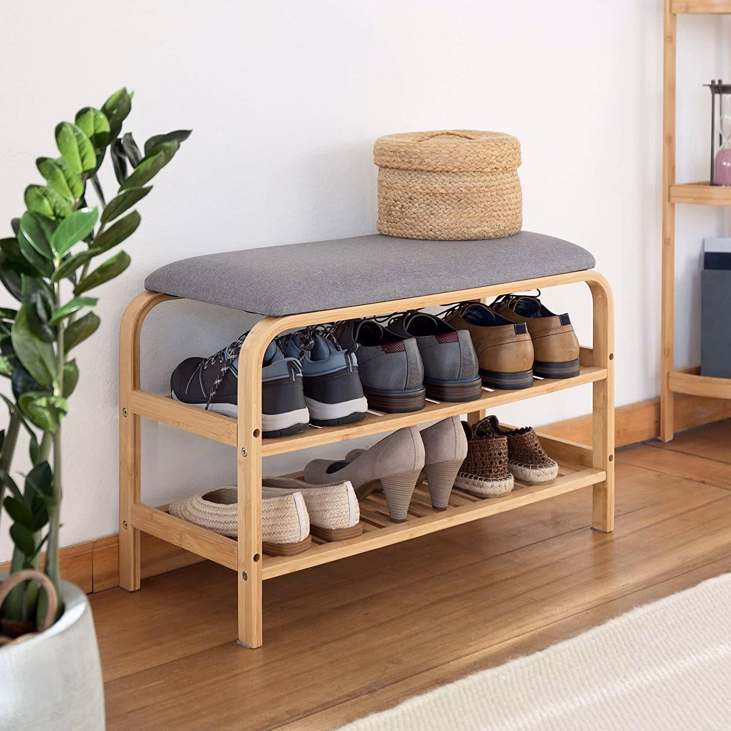 Jaki stojak na buty z siedziskiem wybrać?