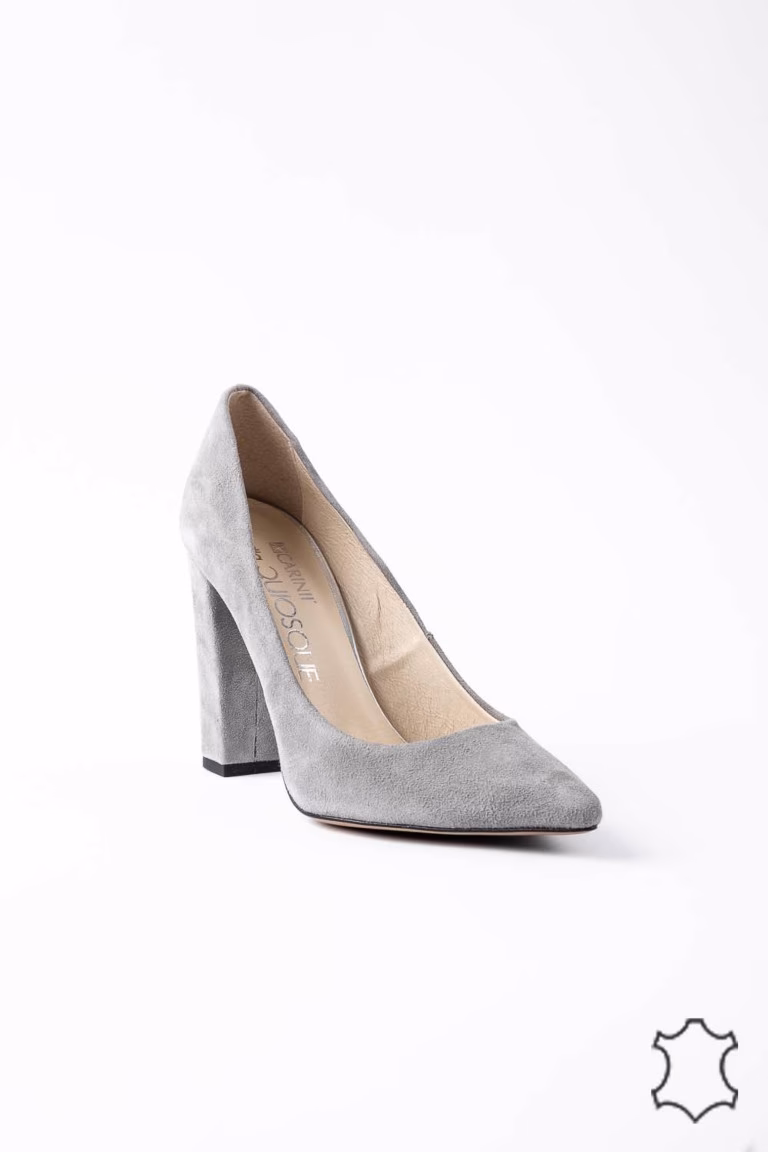 Do czego pasują szare buty?