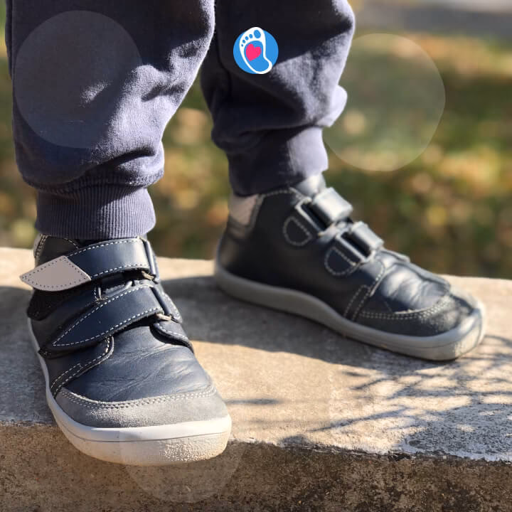 Jakie buty dla dziecka na szeroką stopę?