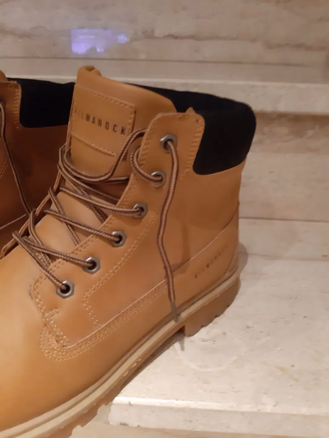 Jakie są najnowsze trendy w męskich butach zimowych?