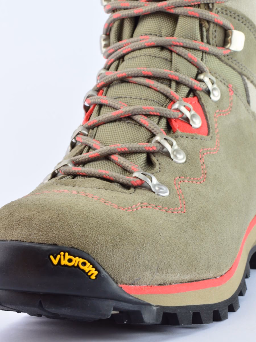 Czy buty trekkingowe muszą być wodoodporne?