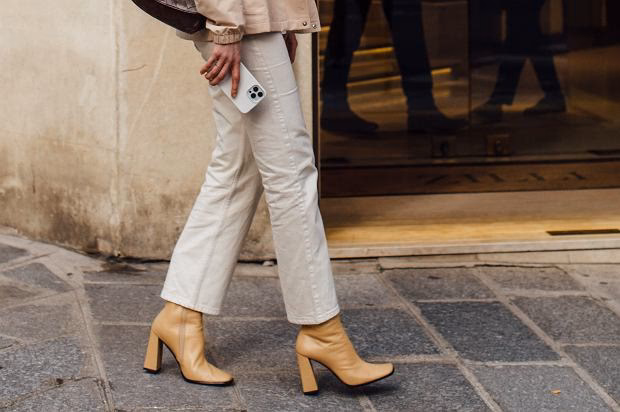 Jak nosić buty na słupku?